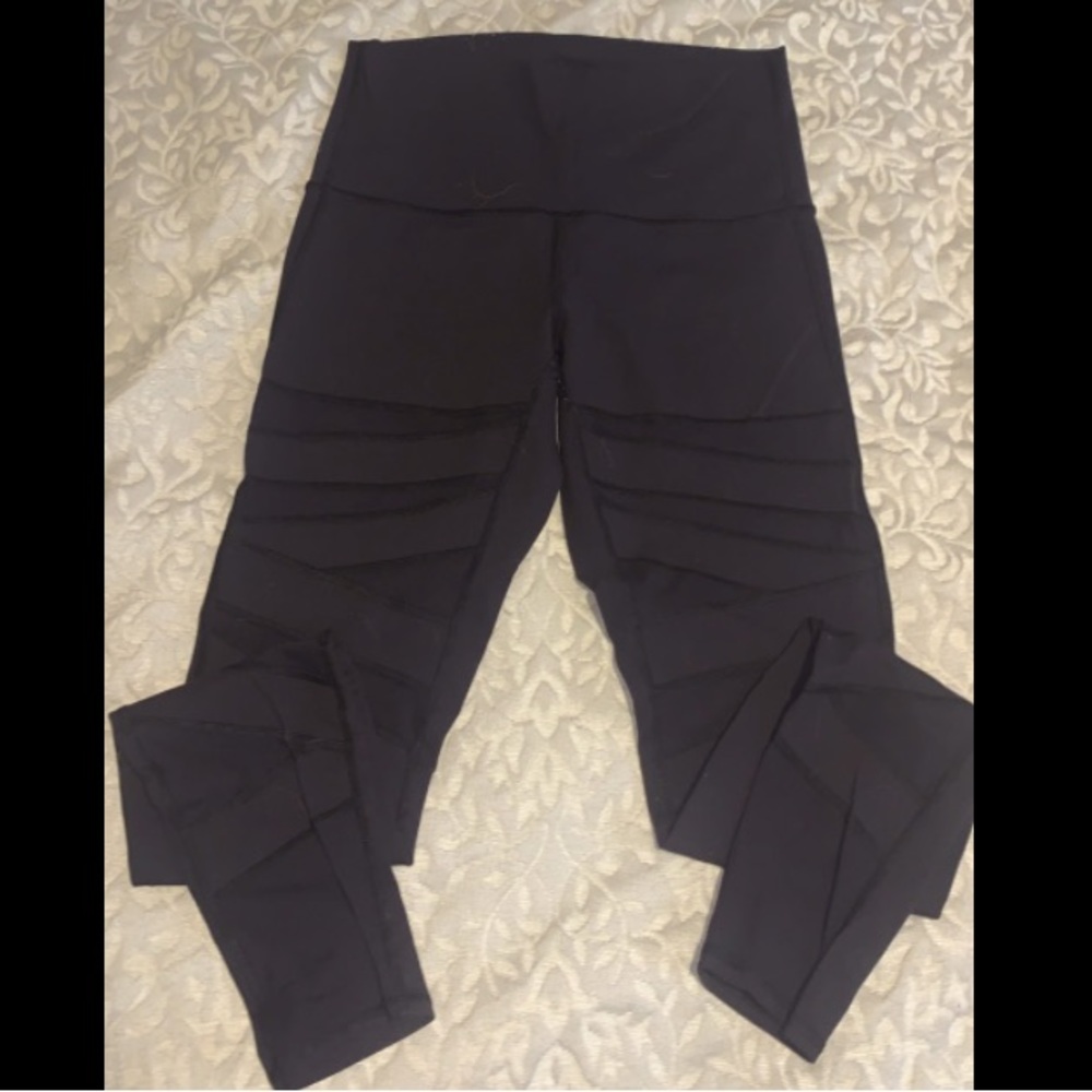 lululemon leggings. Wonder Unders. size 8, 28inch